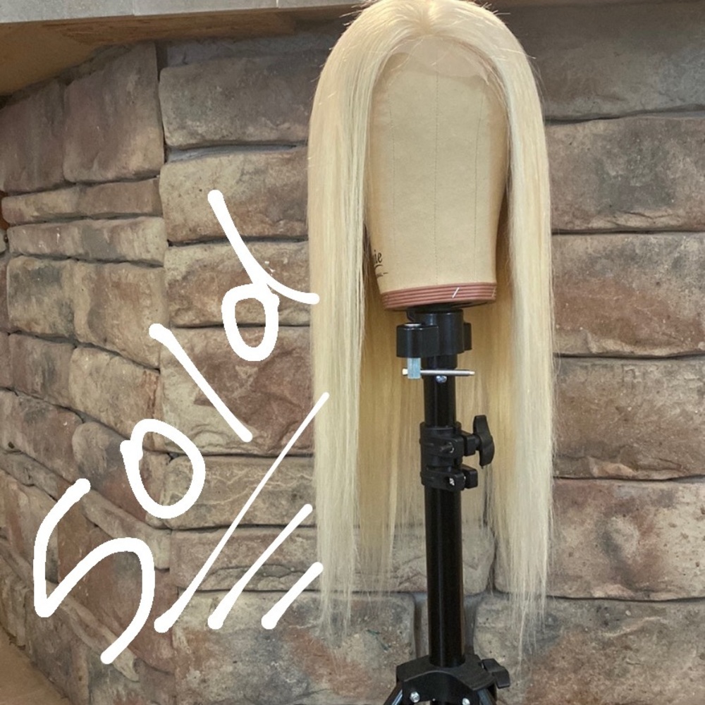 100% Blonde straight 18inches wig with a closure in the front